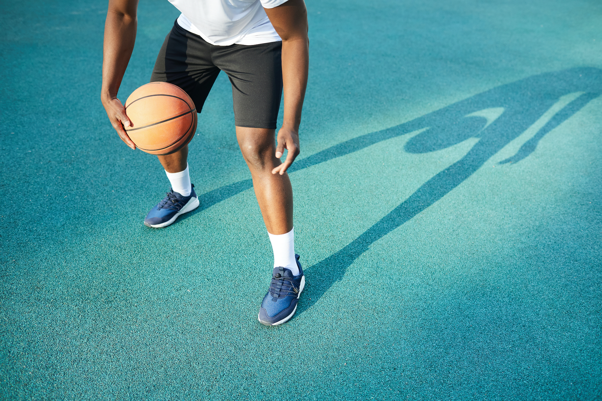 Researchers link NBA playing style to knee injury | News Center