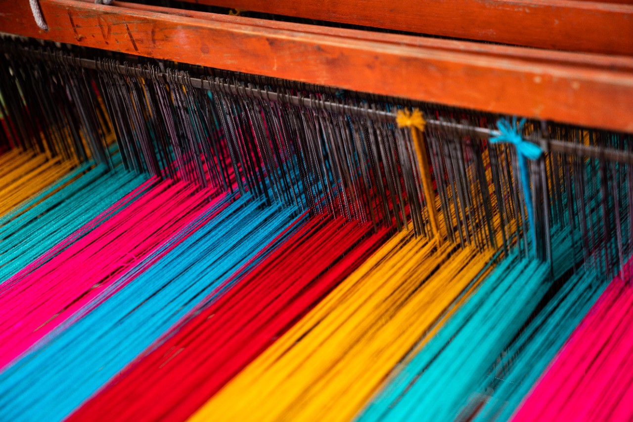 multicolor threads in weaving machine