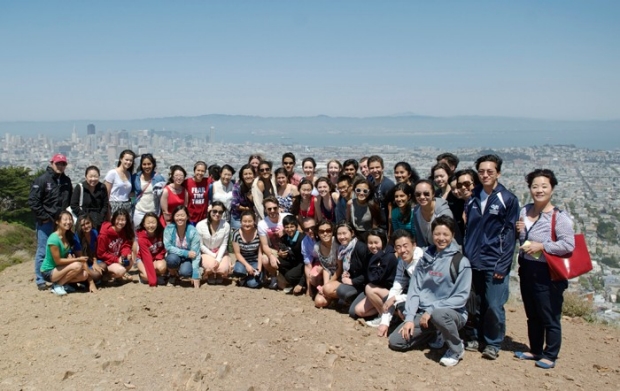group pic of students on field trip