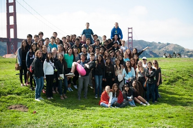 group picture in front of Golden Gate Bridge