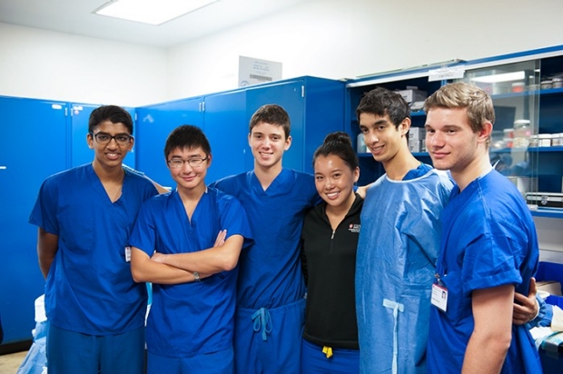 group pic of students in surgery lab