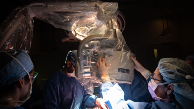 Breast surgeon Dr. Irene Wapnir performs an intraoperational scan.