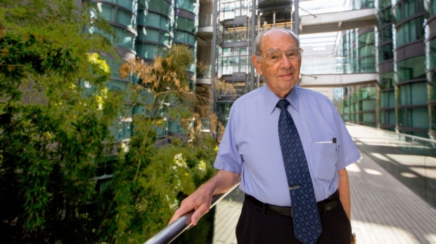 Hematologist Stanley Schrier dies