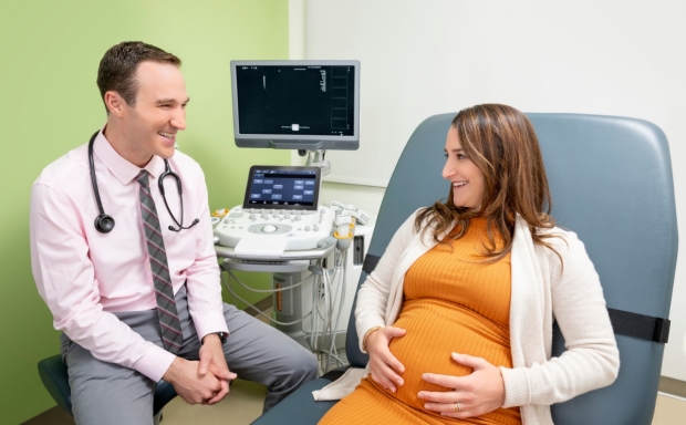 doctor with a pregnant woman