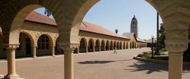 courtyard on main Stanford campus