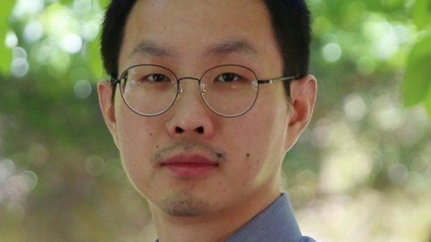 headshot of Chun Liu