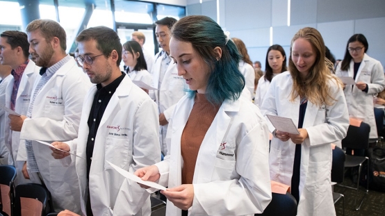 Donning lab coats, new graduate students embark on bioscience studies 